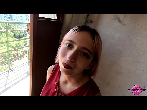 ❤️ Ikasle sentsuak arrotz bat zurrupatzen du kanpoaldean - Cum On His Face ❤❌ Azal bideoa gugan ☑